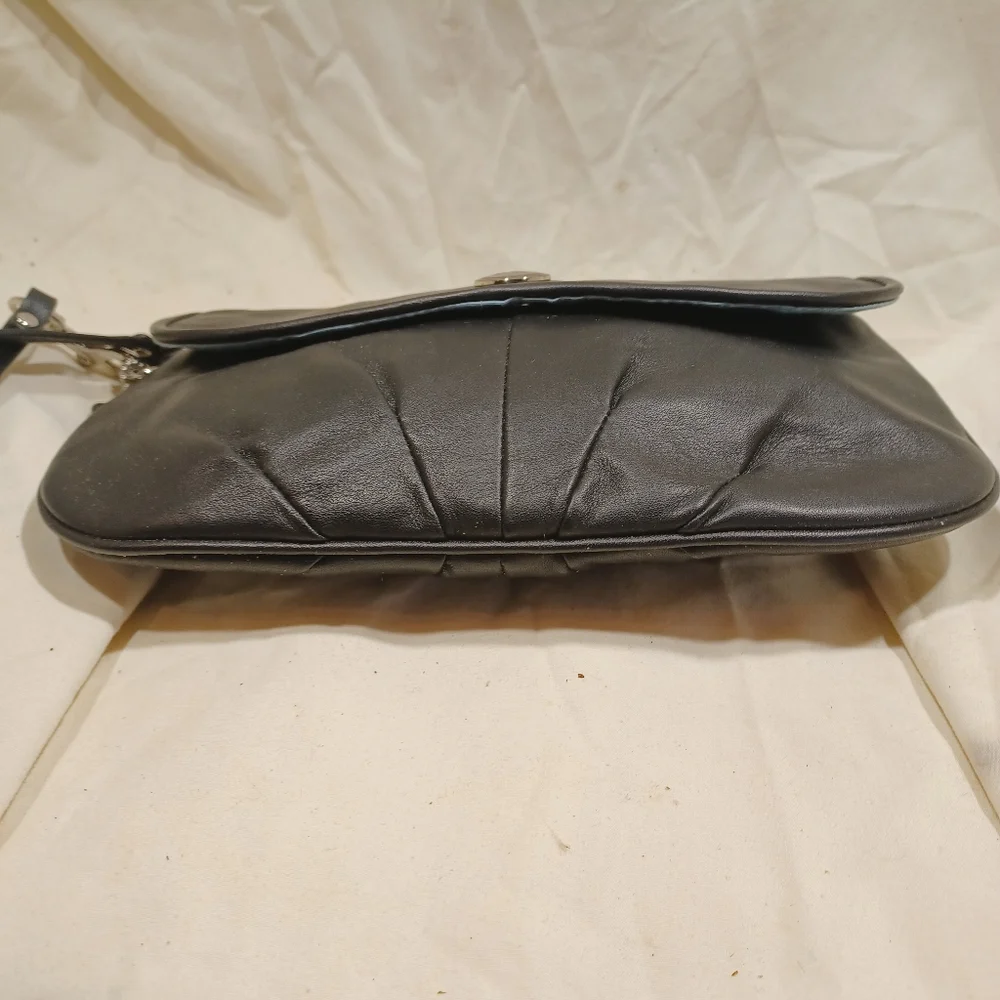 Coach wristlet - Picture 5 of 8